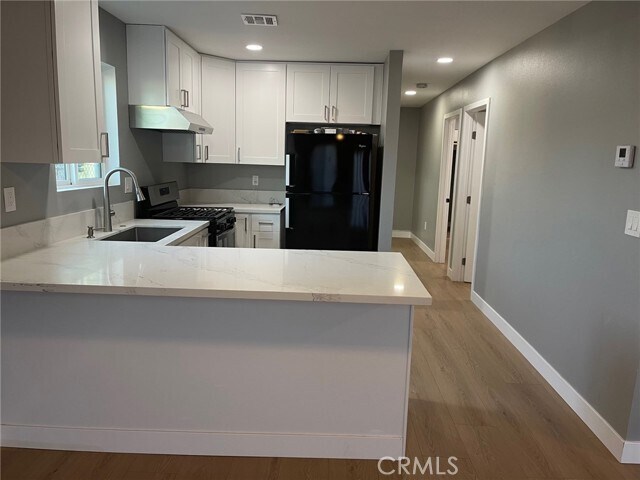 Foto del edificio - 21575 Webster Ave