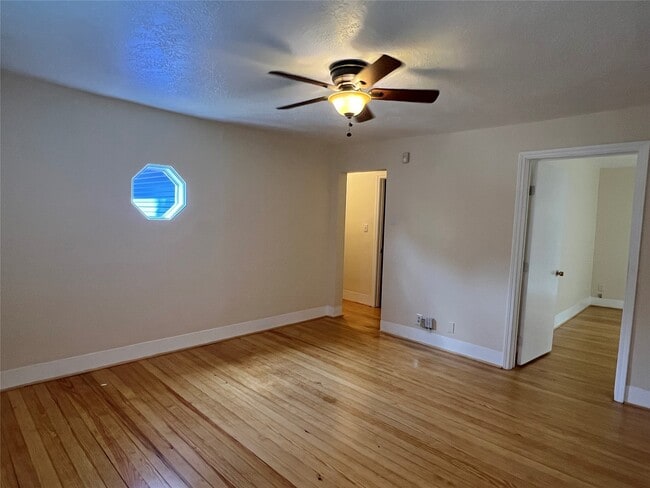 Foto del edificio - 5122 Larkin St