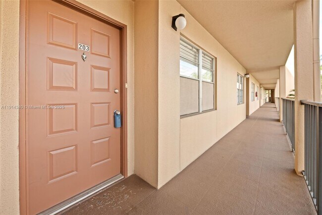 Foto del edificio - 13001 SW 11th Ct