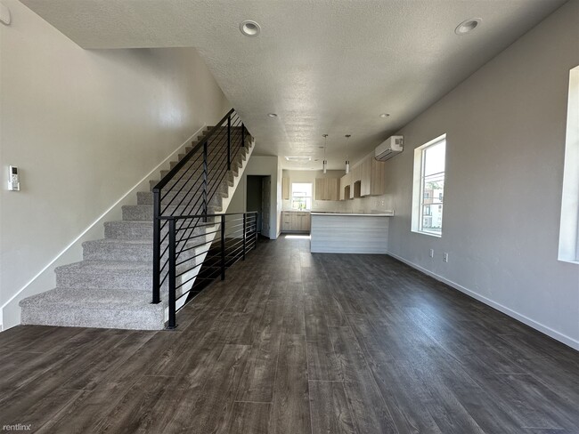 Foto del edificio - 2 br, 2.5 bath Townhome - 1689 South West ...