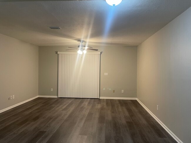 Foto del edificio - 6913 Cherry St