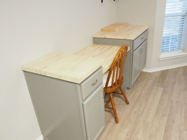 Foto del edificio - 511 Lone Star Park Ln