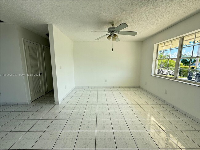 Building Photo - 548 SW 17th Ave