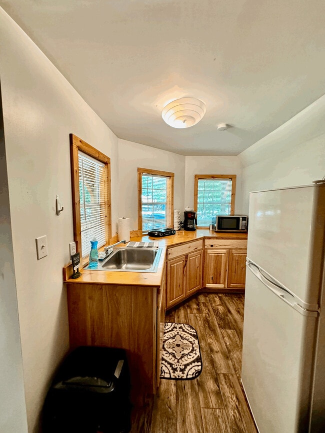 Building Photo - 198 Barefoot Landing Dr