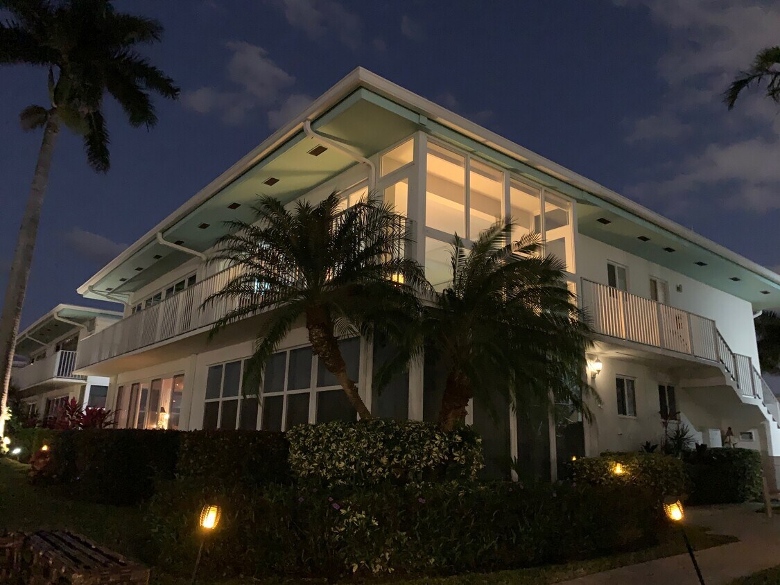 Beautiful Unit - 180 Isle of Venice Dr