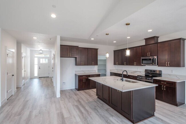 Foto del edificio - **MOVE-IN SPECIAL** NEW CONSTRUCTION 3BD/2BA HOME IN SILVERTON