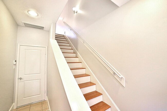 Building Photo - 407 Jackson Hill St