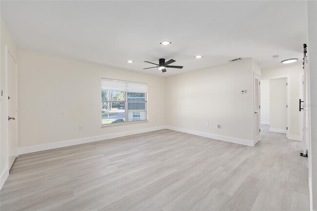 Foto del edificio - 1538 SE 25th St
