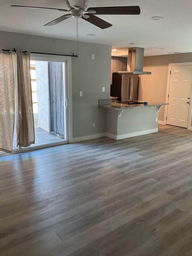 Building Photo - 6103 Templeton Dr