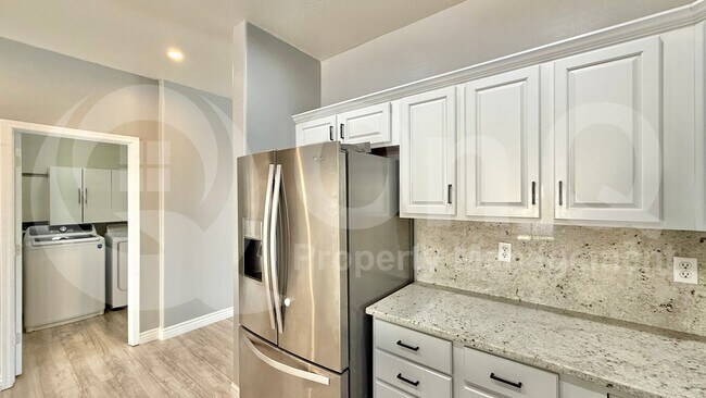 Foto del edificio - 3772 W Whitman Dr