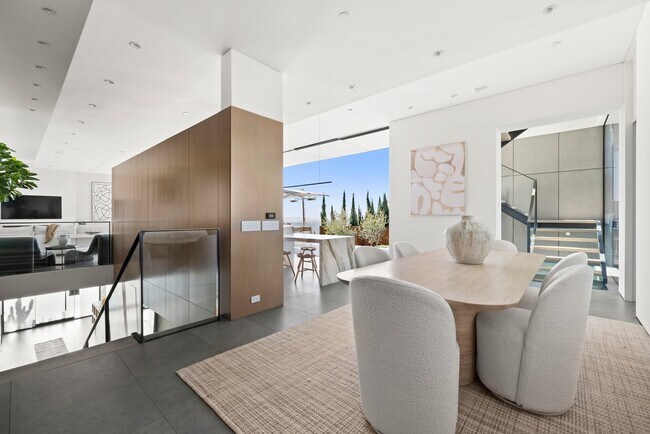 Foto del edificio - 1807 Blue Heights Dr