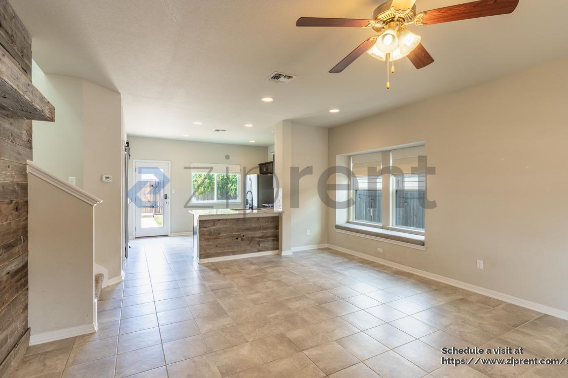 Foto principal - 215 Friendship Oak Dr