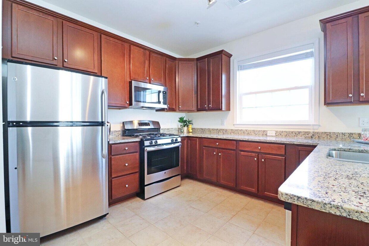 24620 Byrne Meadow Square Unit 300, Aldie, VA 20105 Apartment for