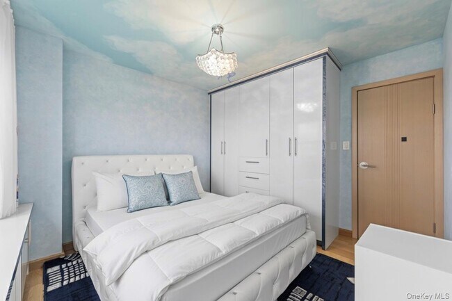 Foto del edificio - 102-10 66th Rd