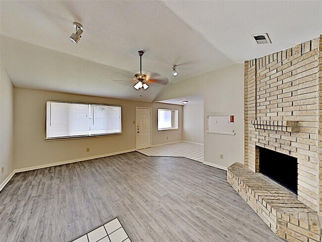 Building Photo - 3415 Sandbrook Dr