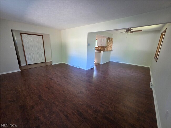 Foto del edificio - 2540 Charney Rd