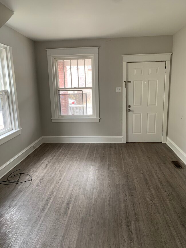 Living Room - 524 Walnut St