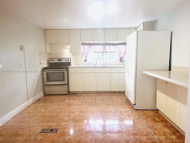 Foto del edificio - 8181 8181 Northwest South River Dr