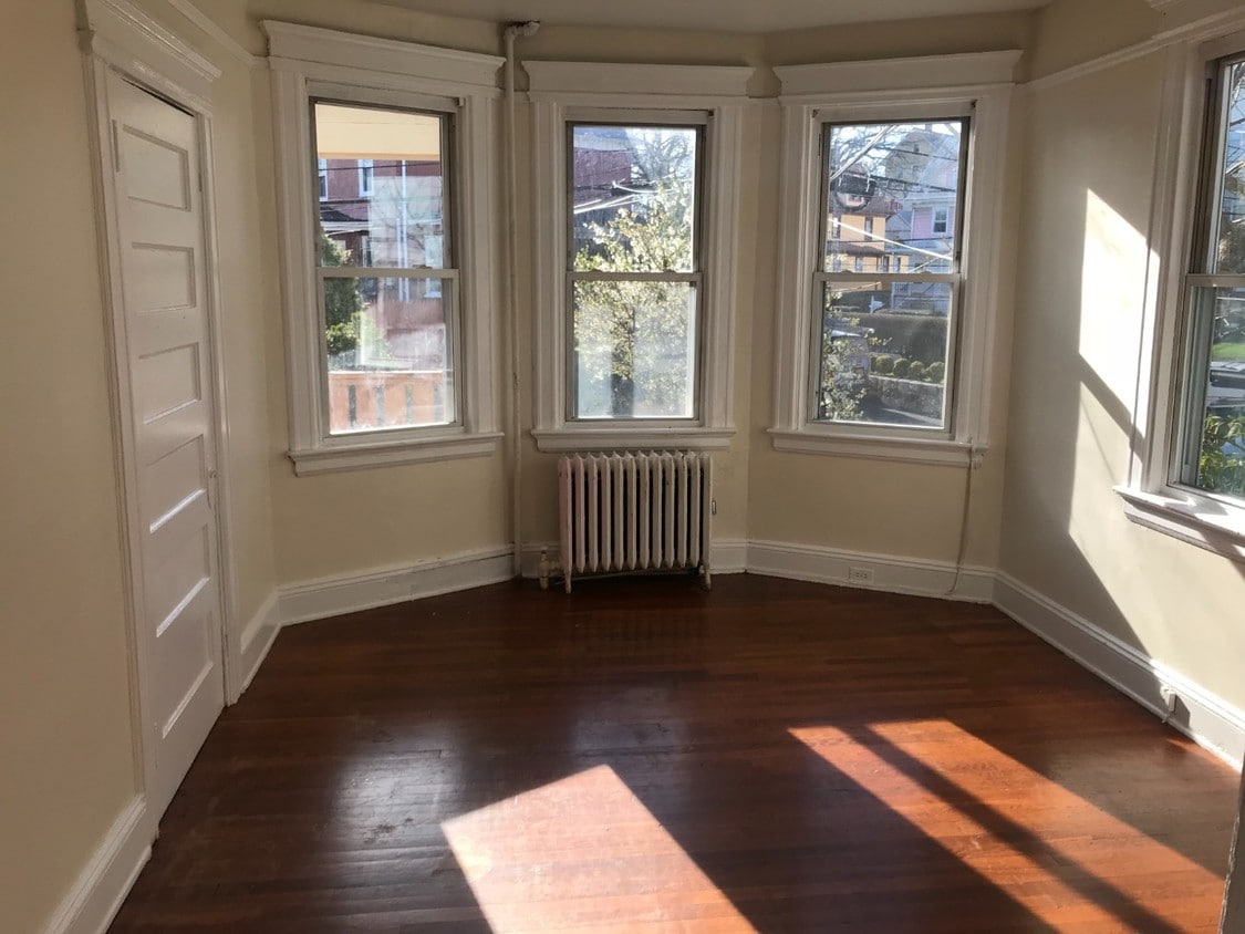 Primary Photo - 31 Maple Pl