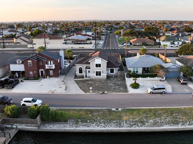 Foto del edificio - 13810 Captain Kidd Dr