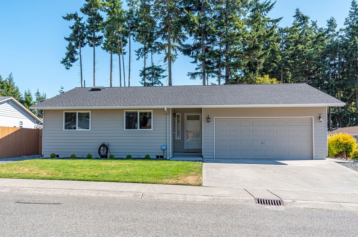 Primary Photo - 3 Bed 2 Bath Home near Town