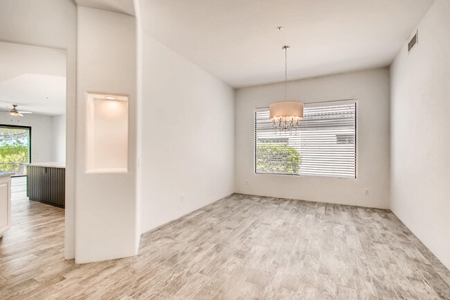 Building Photo - 11015 E Desert Vista Dr