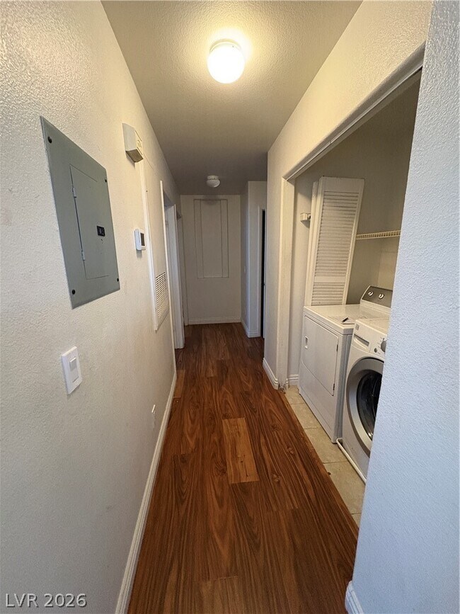 Foto del edificio - 2110 Los Feliz St