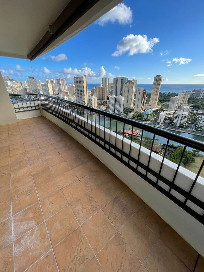 Building Photo - 2333 Kapiolani Blvd
