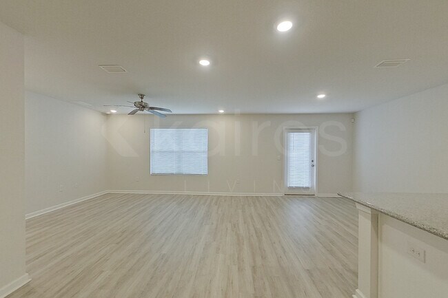 Building Photo - 124 Swallowtail Ln