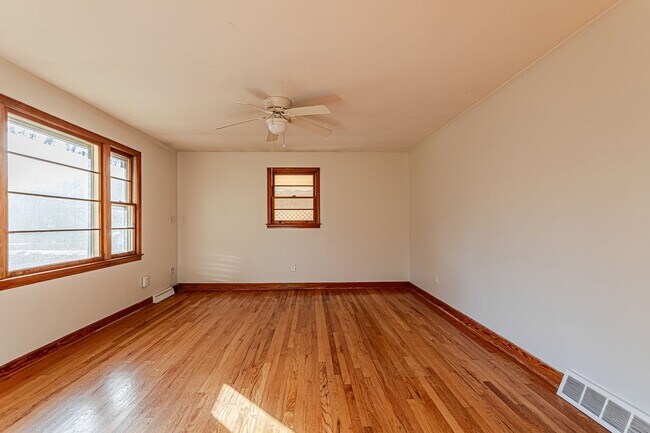 Foto del edificio - Price Improvement! 3 Bedroom 1 bath home i...
