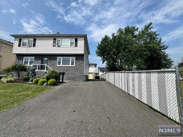 Foto del edificio - 73 Kern Pl