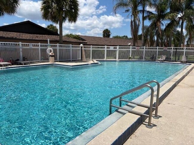 Building Photo - 2219 Caribbean Dr S