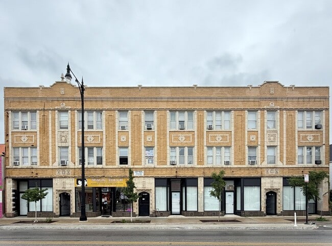 Building Photo - 3573 N Milwaukee Ave