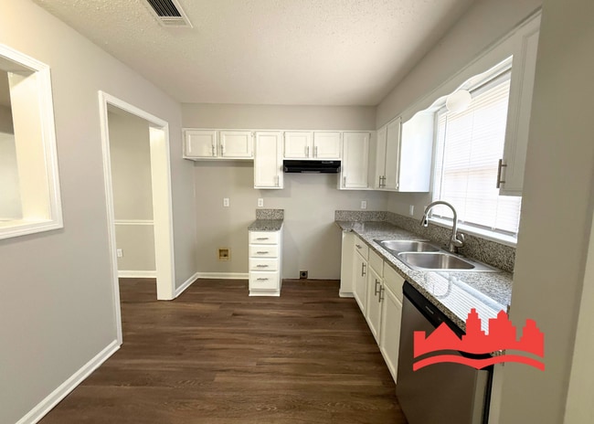 Building Photo - Charming and Updated 2-Bedroom Home for Rent!