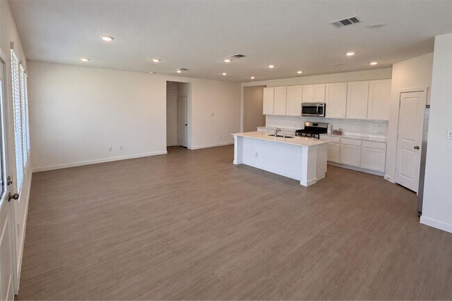 Building Photo - 635 Stud Dr