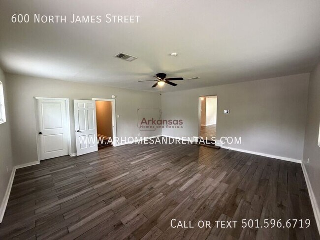 Foto del edificio - 600 N James St