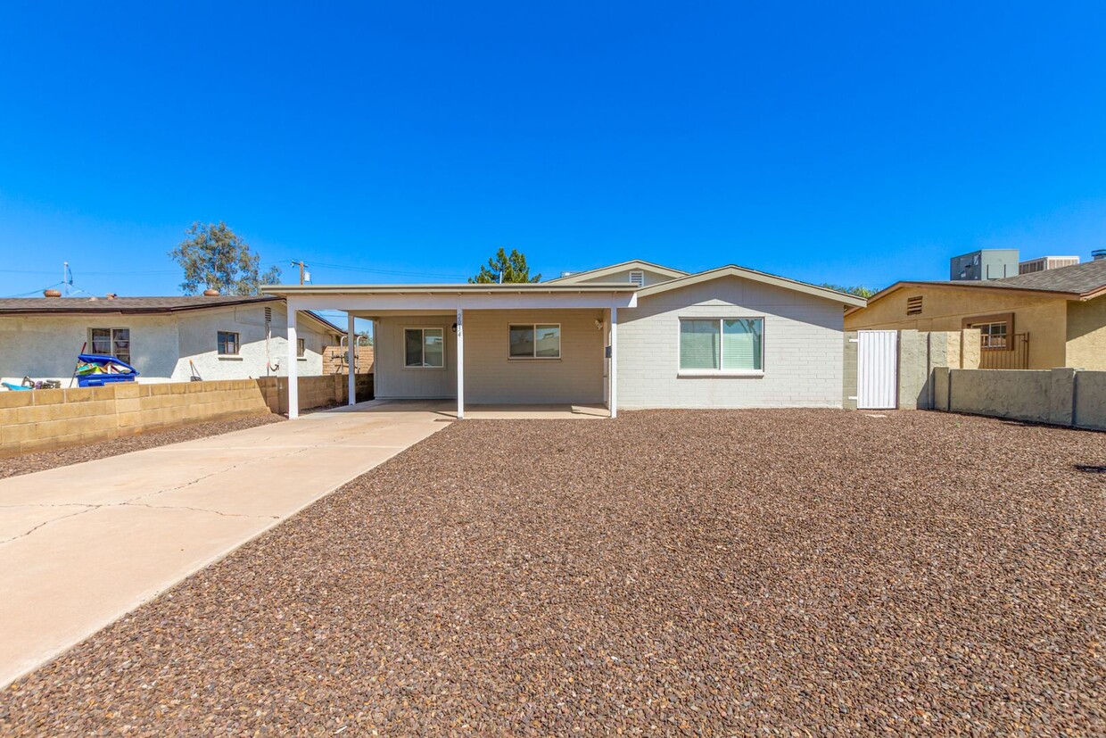 Primary Photo - Beautifully updated 4 bed 2 bath home in h...