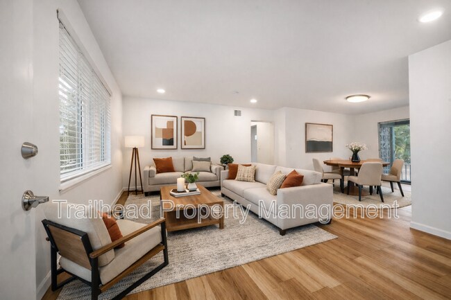 Foto del edificio - 8300 Robinson St