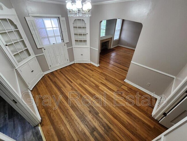 Building Photo - 421 S Highland St