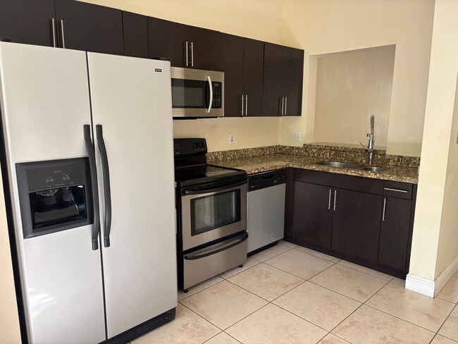 Building Photo - 6235 SW 47th Manor