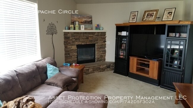 Building Photo - 552 NE Apache Cir