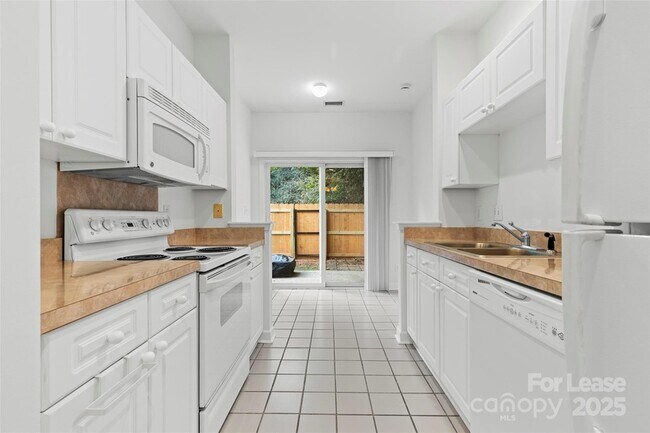 Foto del edificio - 8122 Village Harbor Dr