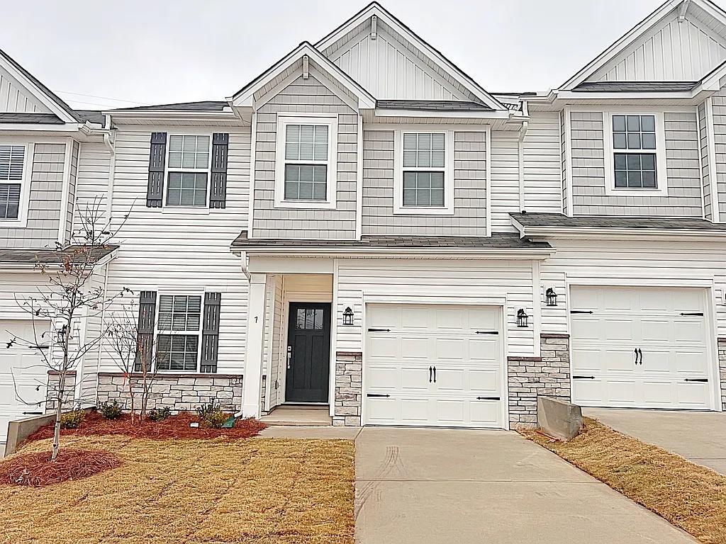 Foto principal - 7 Vine House Dr