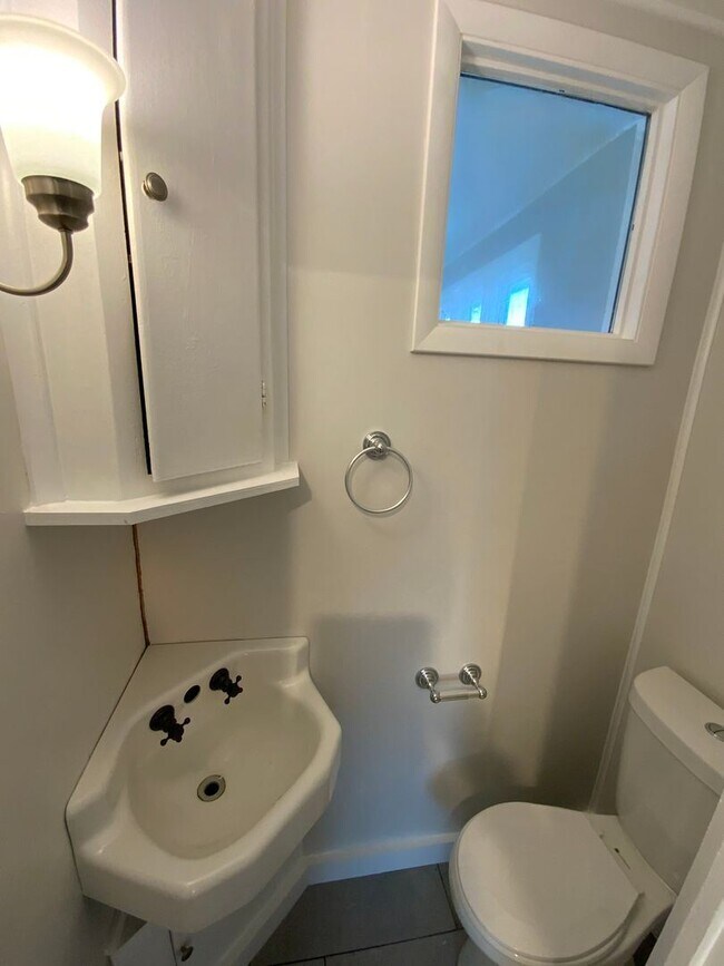 Foto del edificio - 4 br, 1.5 bath House - 138 RADCLIFF ROAD