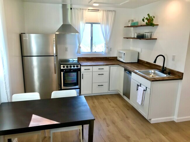 Building Photo - 33 Ortega Ct