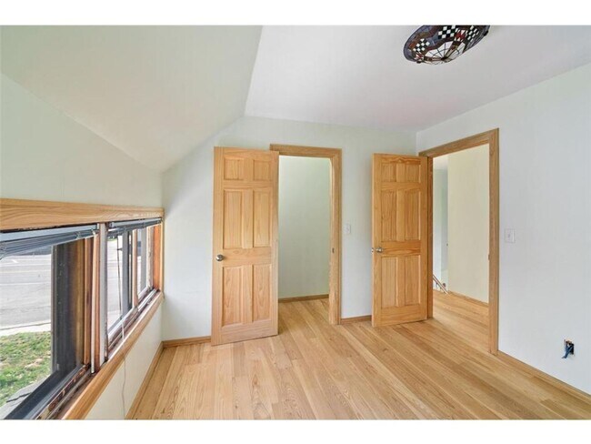 Building Photo - Beautiful 6 Bedroom House! -June 2025-Clos...