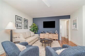 Building Photo - 473 12th Ave S