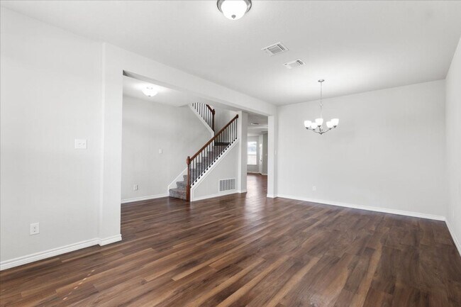 Foto del edificio - 5 Bedroom, 3 Bath 2-story home - 5010 Prim...