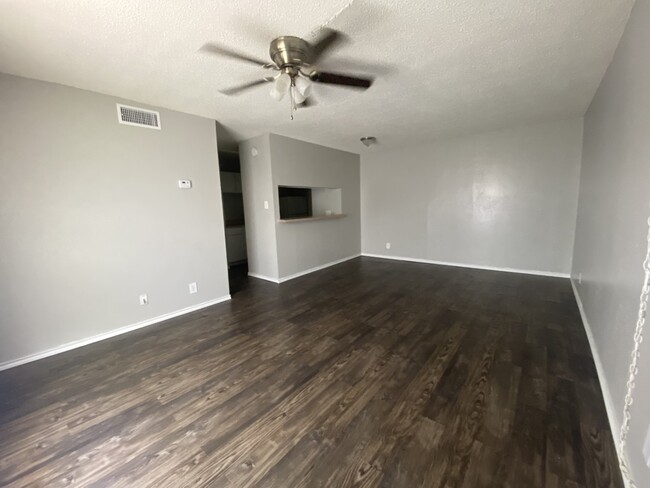 Edinburg Place Apartments - 1709 W Schunior St Edinburg, TX ...