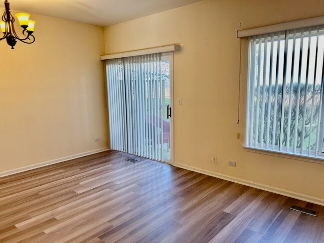 Building Photo - 984 Park Hill Cir